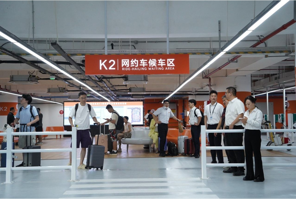 杭州机场网约车上客区上新  设置7个上车点 空调电扇一应俱全