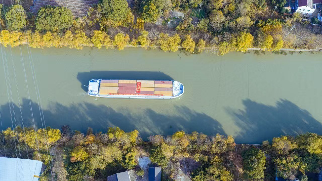 “湖州长兴—嘉兴乍浦”新能源船舶示范航线开通