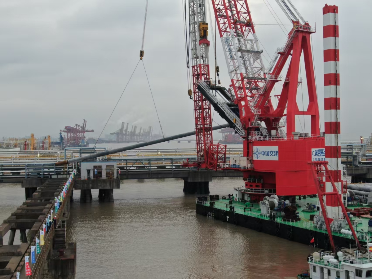 5小时奋战！万吨级码头“第一桩”稳了