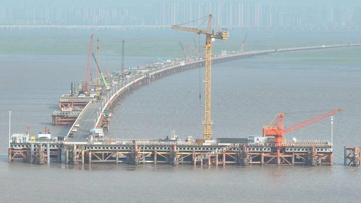 杭州湾跨海铁路大桥新进展 桩基施工突破千根